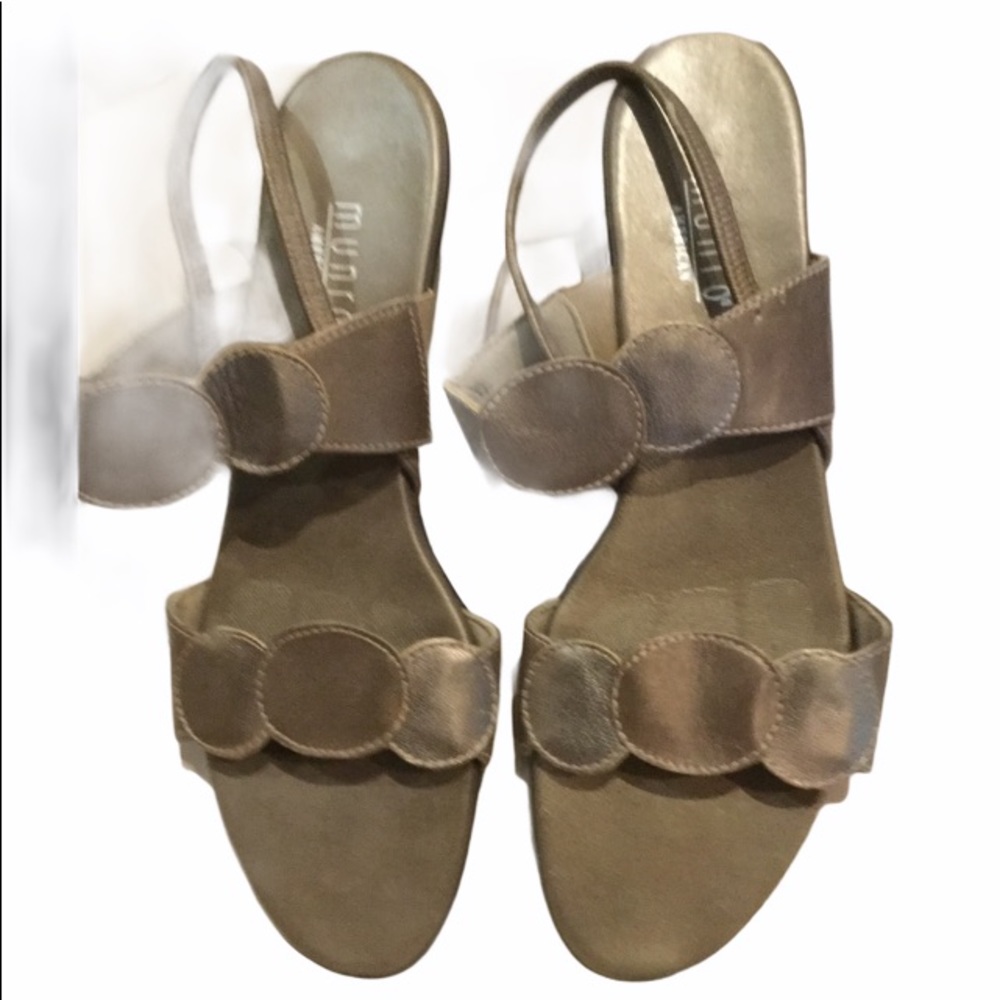 MUNRO AMERICAN sz9.5 SS bronze/gold 1.5" heel